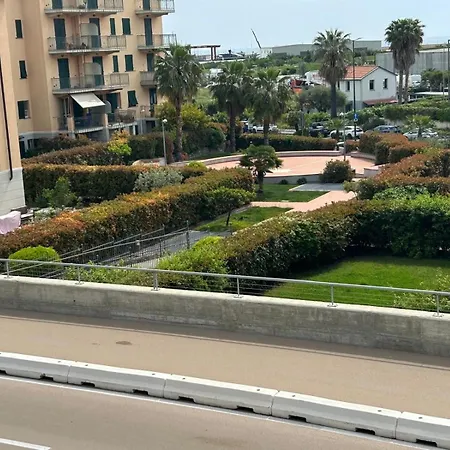 Incantevole A 100metri Dal Mare E Accanto Pista Ciclabile Appartement Imperia