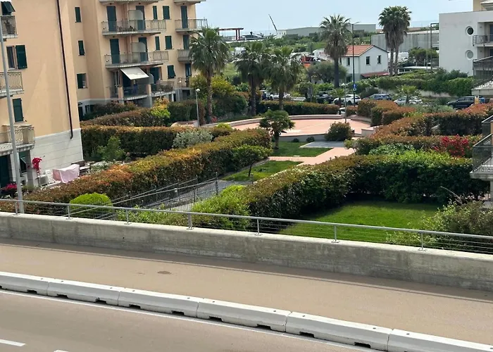Incantevole A 100metri Dal Mare E Accanto Pista Ciclabile Lägenhet Imperia
